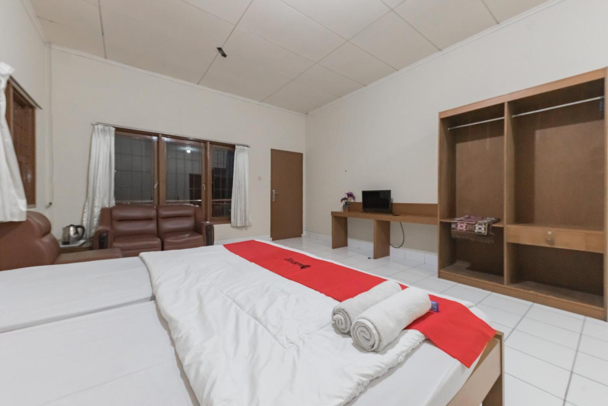 Reddoorz Plus At Hotel Griya Astoeti Bogor Eksteriør bilde