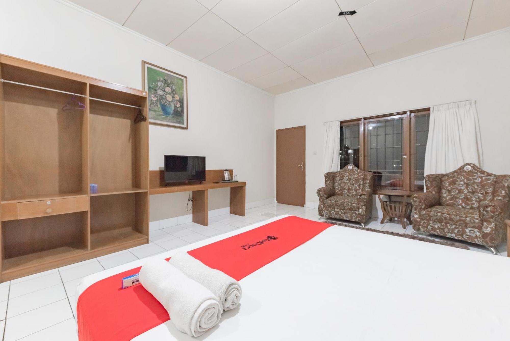 Reddoorz Plus At Hotel Griya Astoeti Bogor Eksteriør bilde