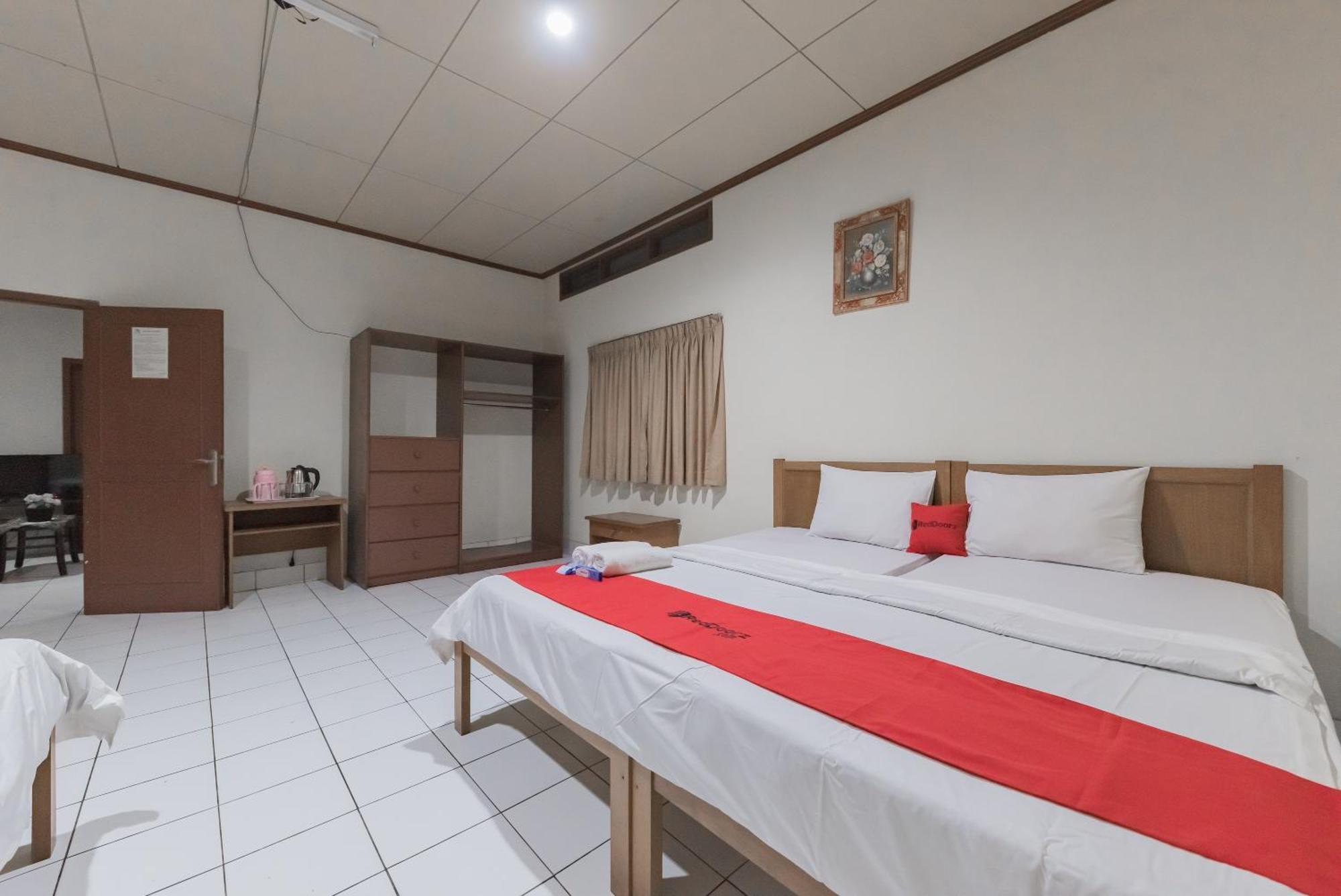 Reddoorz Plus At Hotel Griya Astoeti Bogor Eksteriør bilde