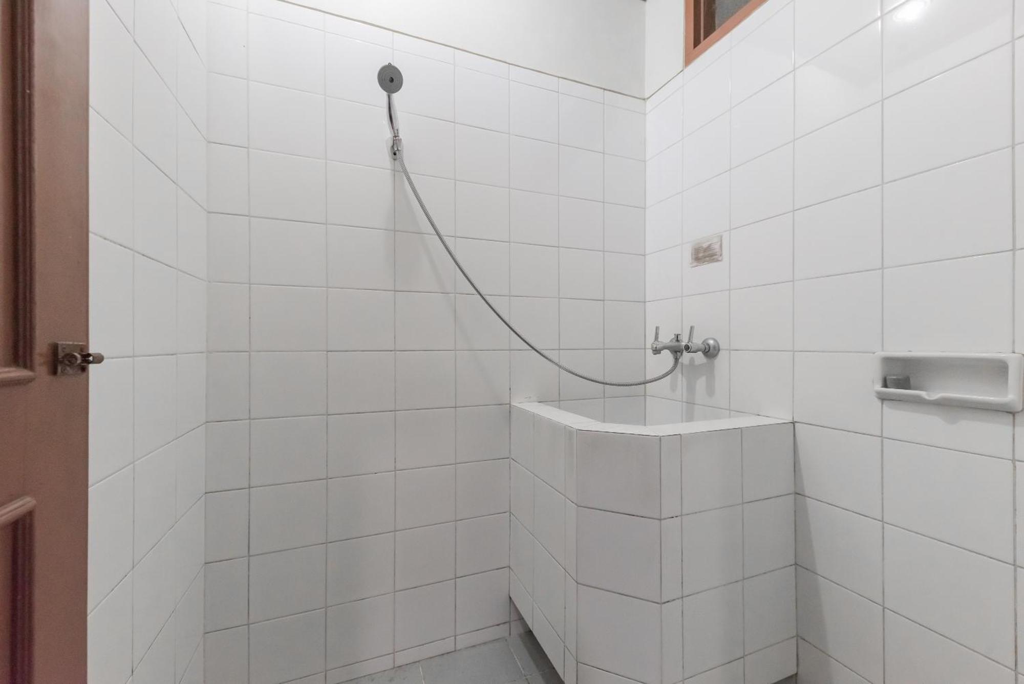 Reddoorz Plus At Hotel Griya Astoeti Bogor Eksteriør bilde